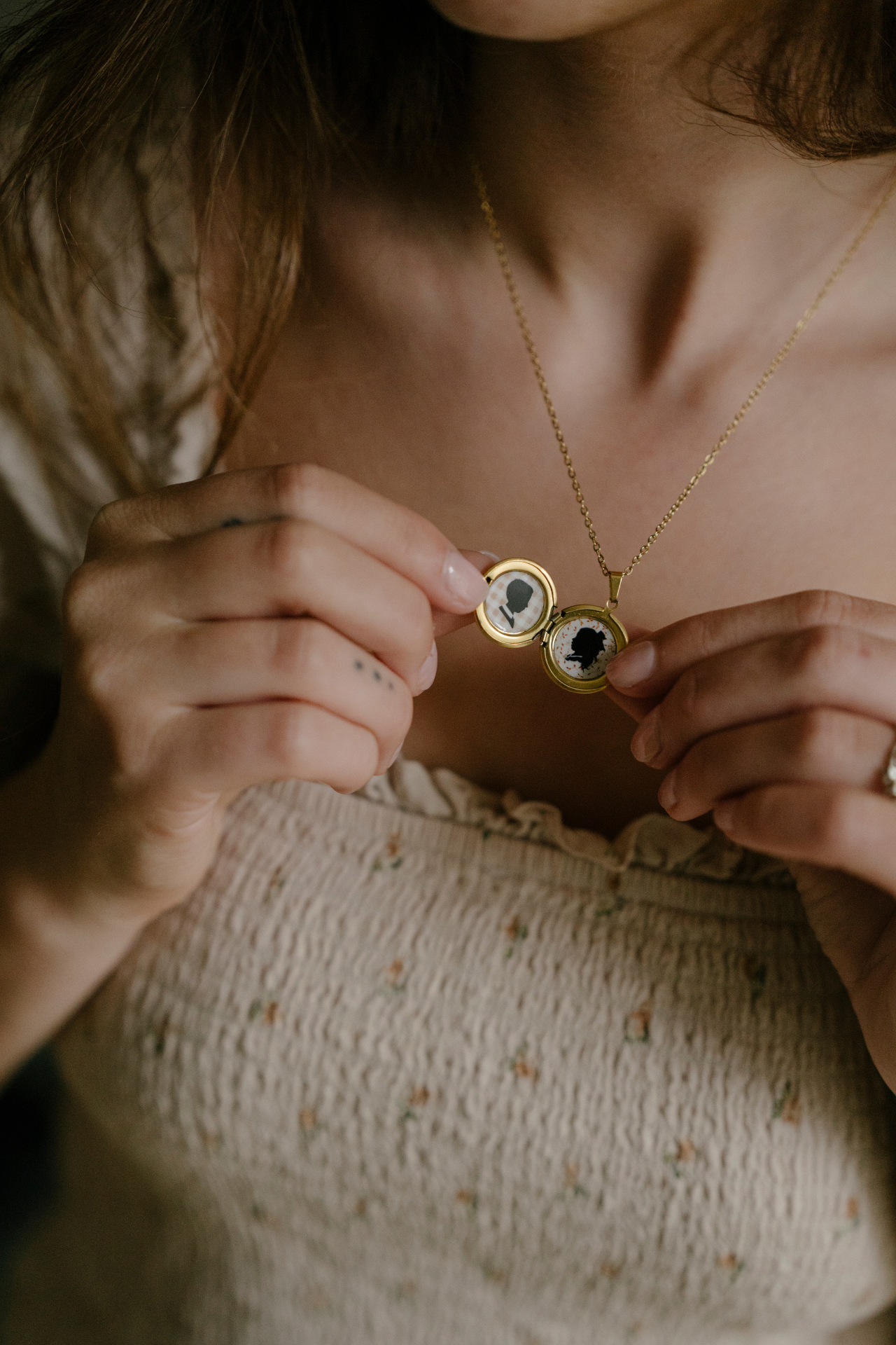 Custom Silhouette Locket Necklace - Round or Oval