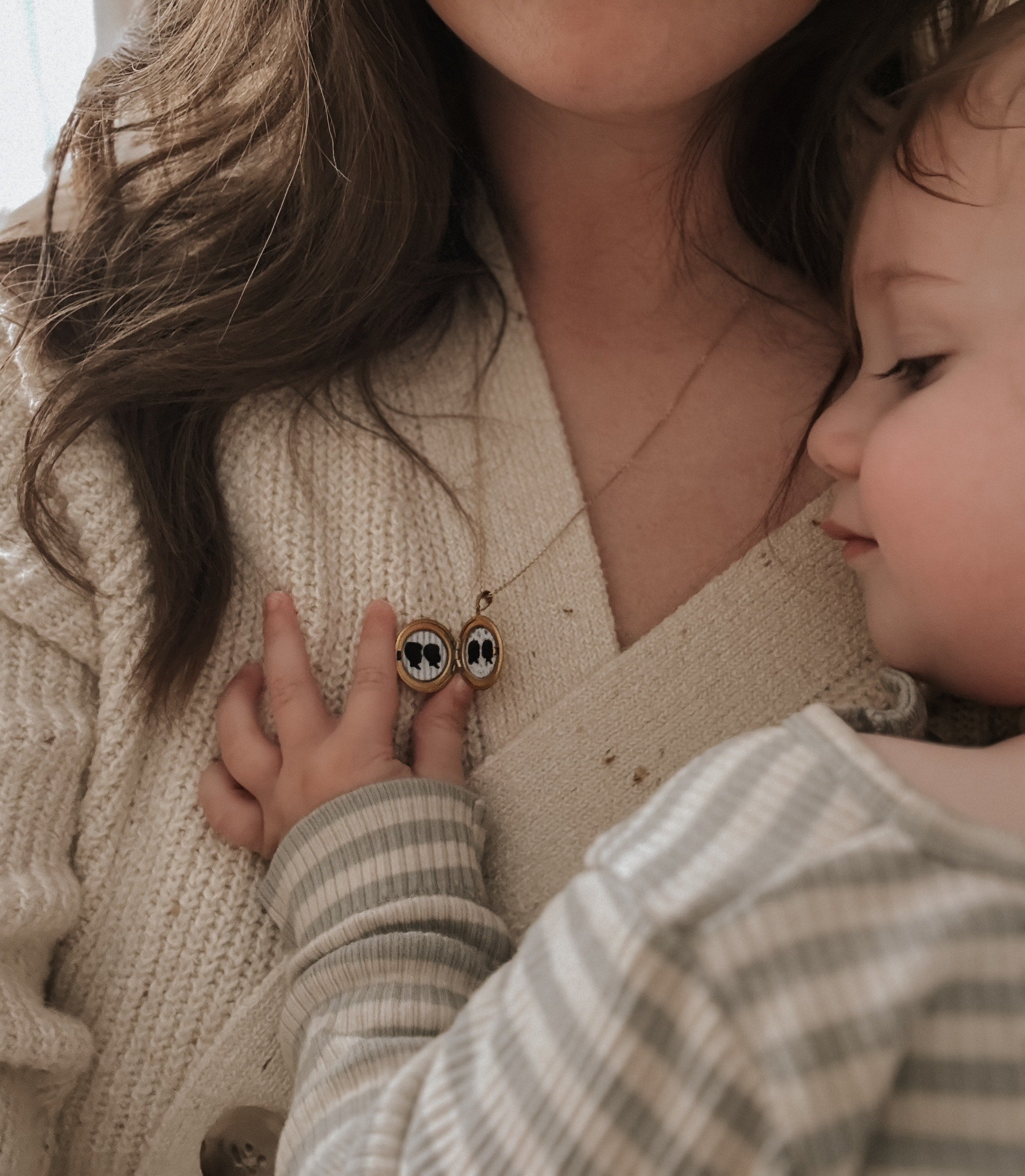Custom Silhouette Locket Necklace - Round or Oval